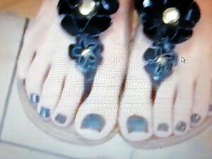 Cum again on macarena toes