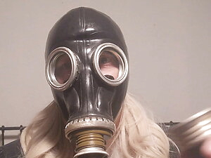 Sissy gasmaske fun